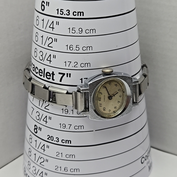 Womens Vintage Timex Bracelet Manual Wind Watch Silver Tone Running - Picture 7 of 11